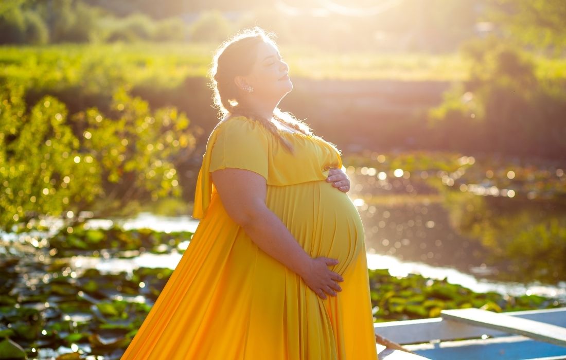 15 Plus Size Maternity Fashion Trends for 2026