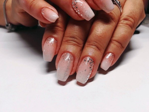 Acrylic Nails vs Gel Nails - Which Manicure Type Is Best for You?