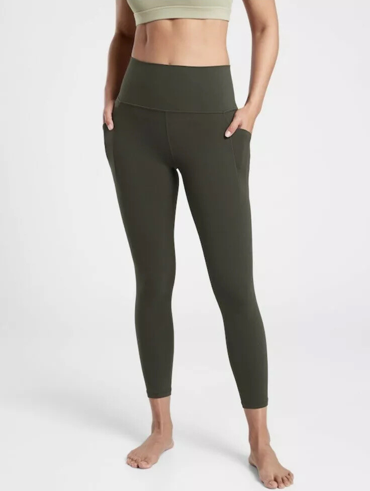Close-up of the Salutation Stash Pocket II tight waistband and side pocket in 1X