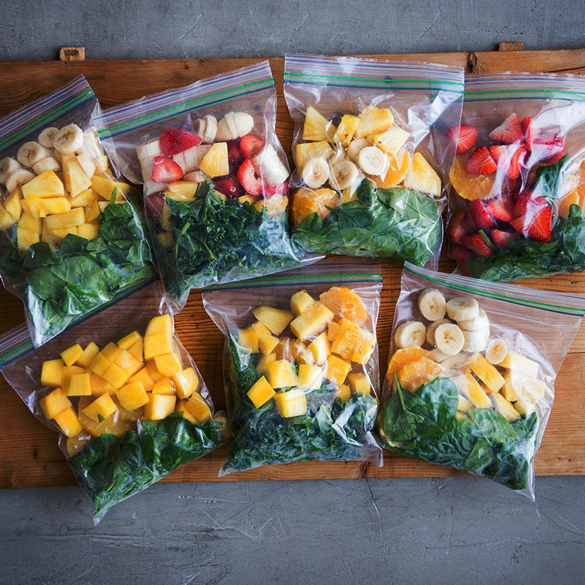 Organized smoothie meal prep setup with freezer packs and finished smoothies