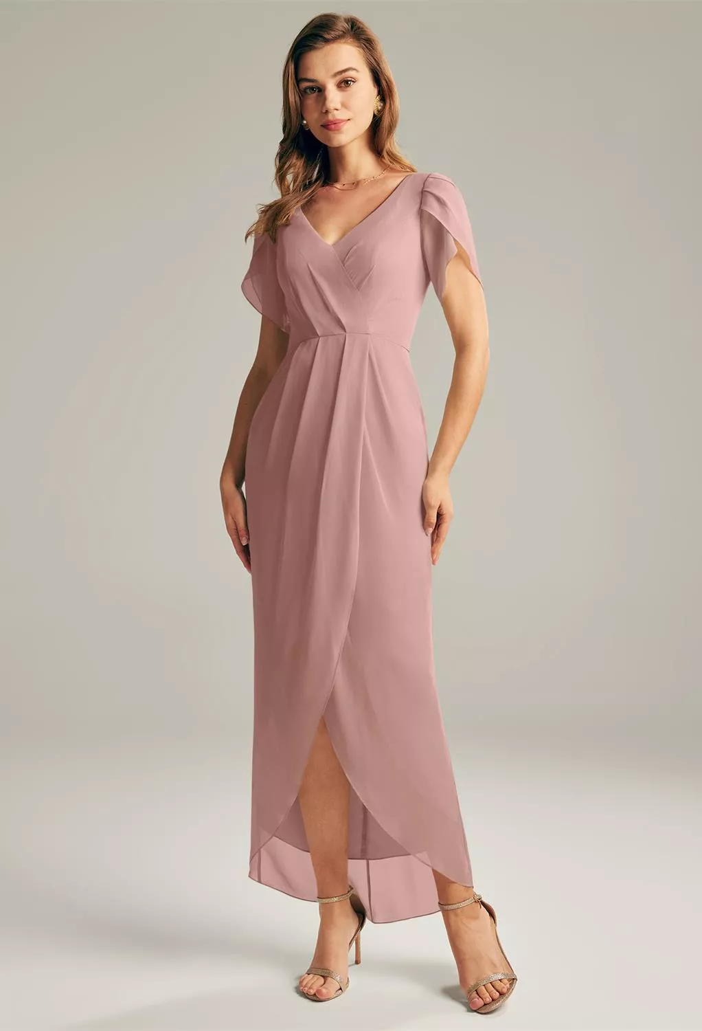 Plus-size guest in dusty rose tie-waist sundress for casual wedding