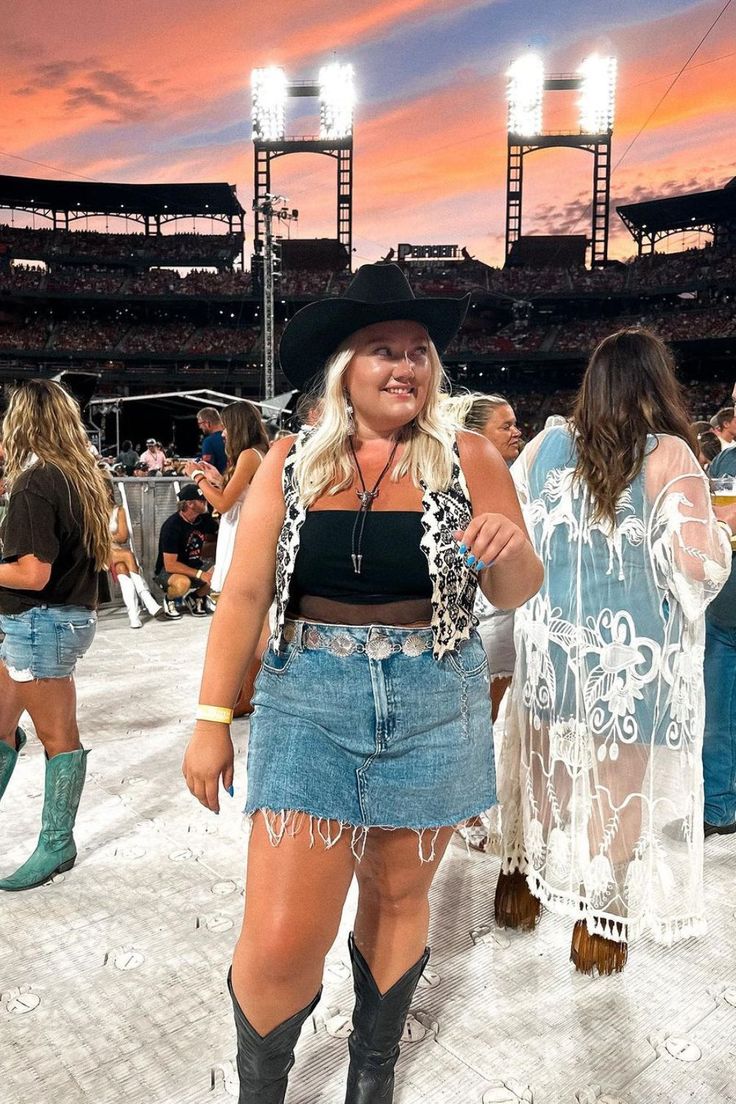Country Concert Style Guide - The Best Festival Outfits for Curvy Women at CMA Fest and Beyond