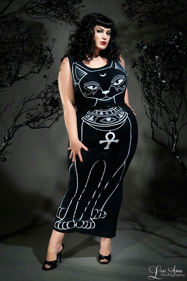 The Bones of the Look - What Makes It Dark Feminine and Ethereal