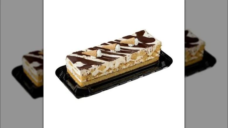 What the Waffle Cone Bar Cake Actually Is