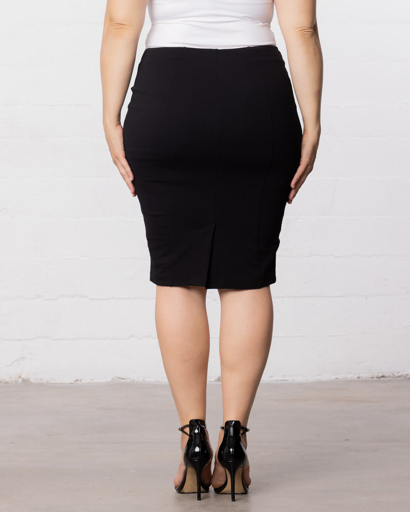 Banana Republic Curvy Sloan Skirt in black pencil silhouette on a size 22 body