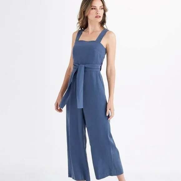 Vetta capsule wardrobe plus-size Tencel sustainable convertible piece