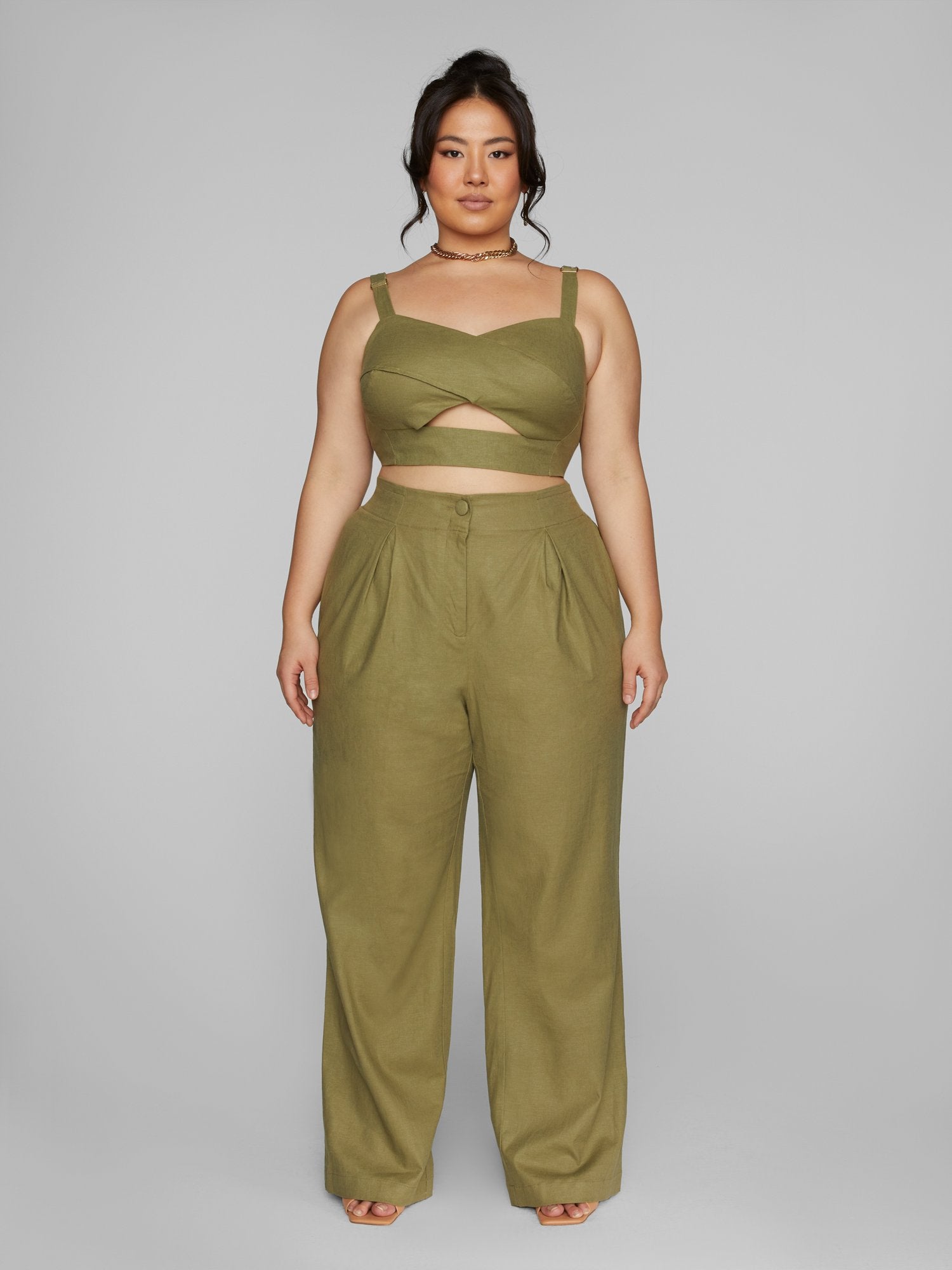 Plus size linen wide leg pants outfit